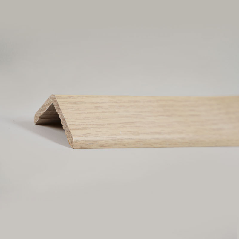 Solid Wood Right Angle (90°) Transition Strip ( Binalot ng Red Oak Veneer+ Paint) - Kulay ng Oak 1 1/2' x 1 1/2'