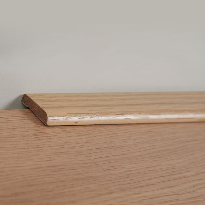 Solid Wood Transition Strip (Nababalot ng Red Oak Veneer + Paint) - Kulay ng Oak 6/25' x 1 3/8'